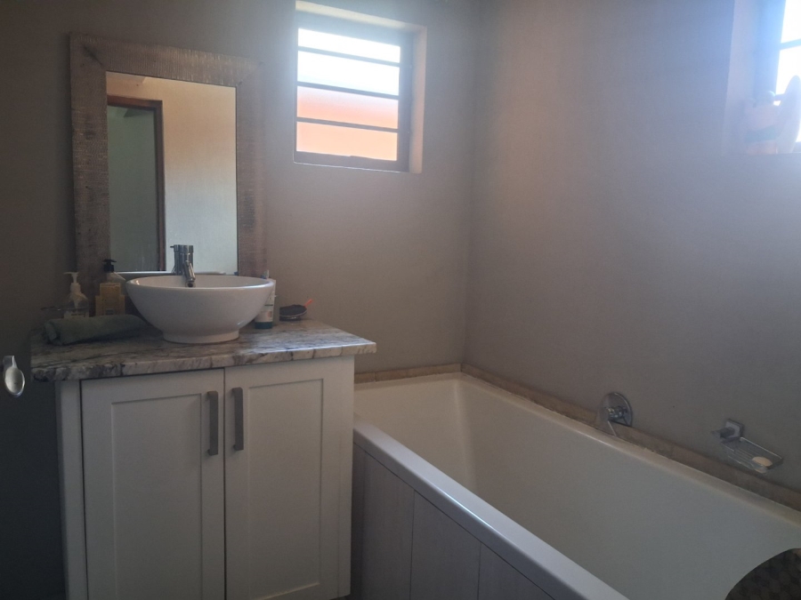 To Let 3 Bedroom Property for Rent in Hillside Free State